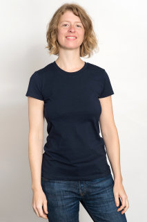 Klassisches Fairtrade-Bio-Frauenshirt in navy